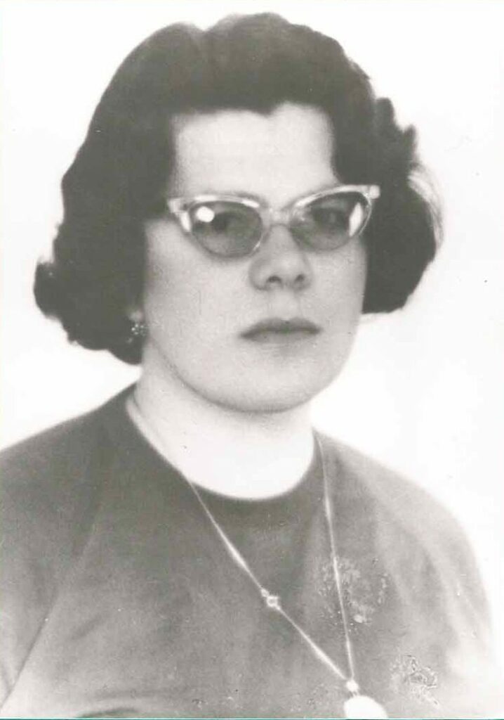 This image has an empty alt attribute; its file name is 90_1954_FotoMP_18_AnnaMarianel1954grande-718x1024.jpg